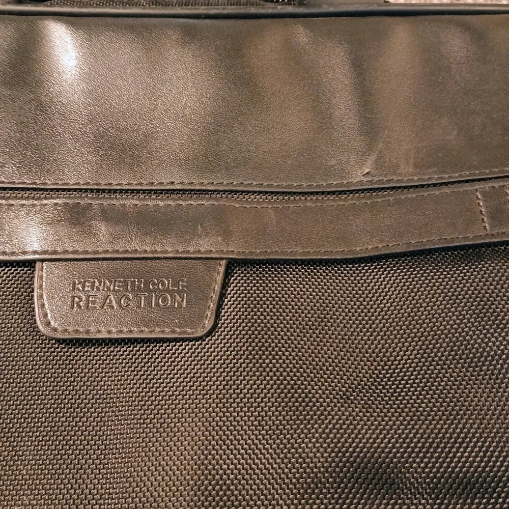 Kenneth Cole Reaction Black Laptop Messenger Bag R-Tech Briefcase Shoulder Strap